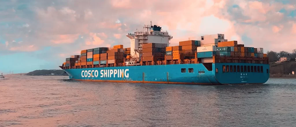 4 Benefits of Shipping Internationally | Shipment | Locad Blog