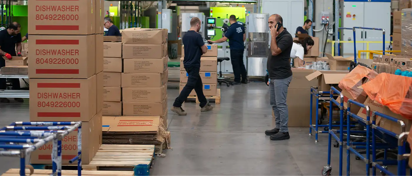 Inside a warehouse of an e-commerce business | Locad